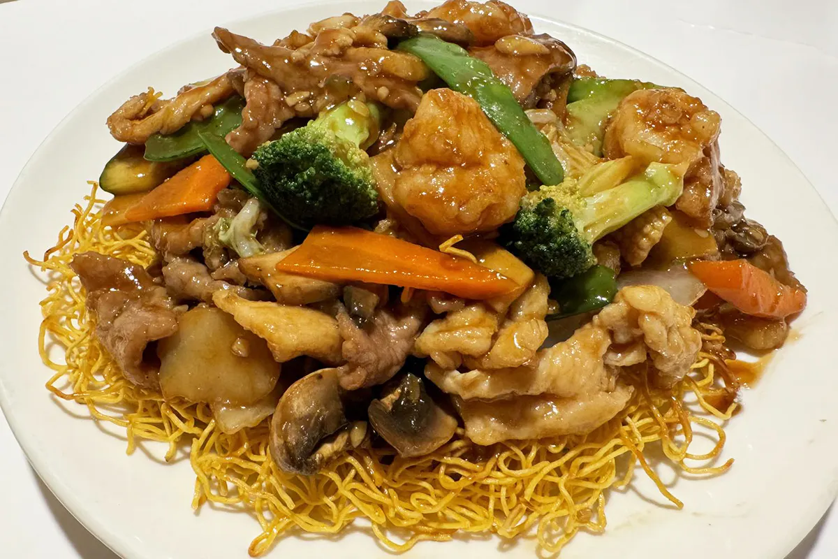 Combination pan fried Noodle at Great Wall Chinese Restaurant in Gilbert