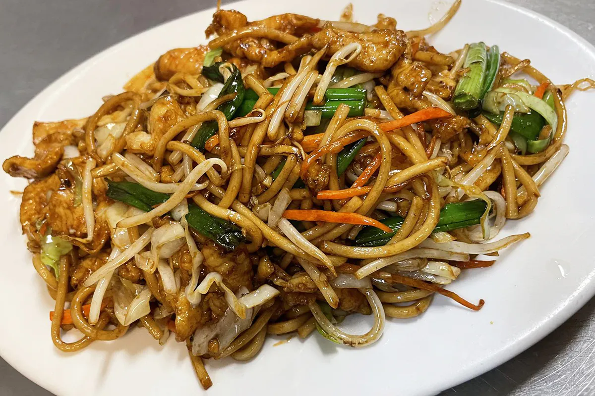 chicken lo mein at Great Wall Chinese Restaurant in Gilbert